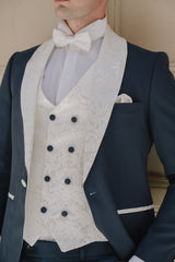 Abitio blu con Reverse e gilet bianco damascato