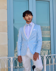 Abito taglio smoking celeste e bianco damascato