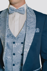 Abito blu con Reverse  e gilet damascato celeste