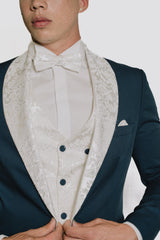 Abitio blu con Reverse e gilet bianco damascato